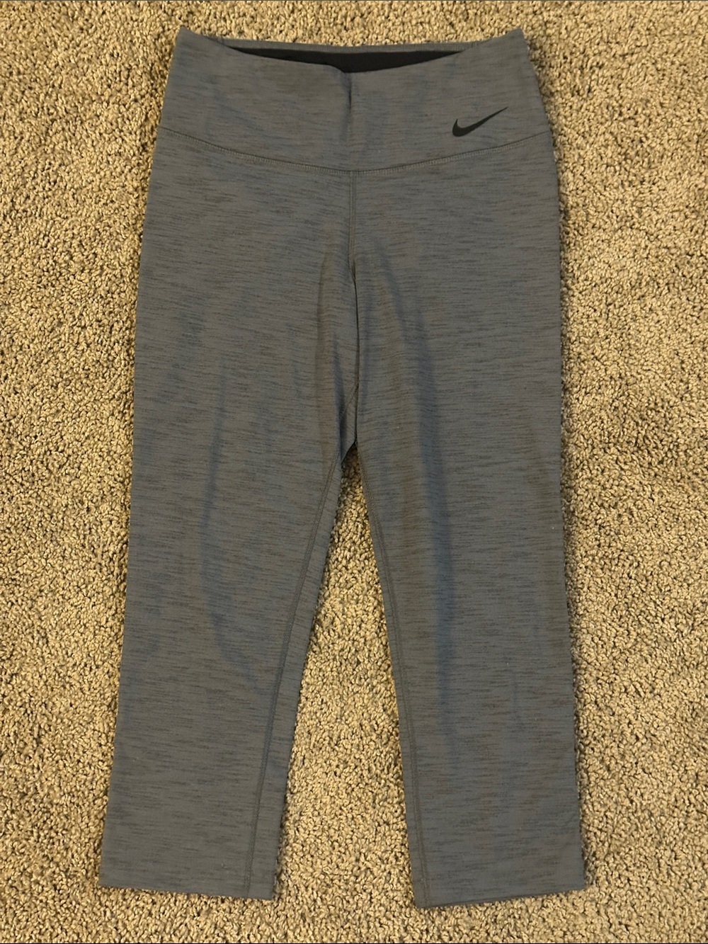 Nike Women's Heather Gray Cropped Performance Leggings
